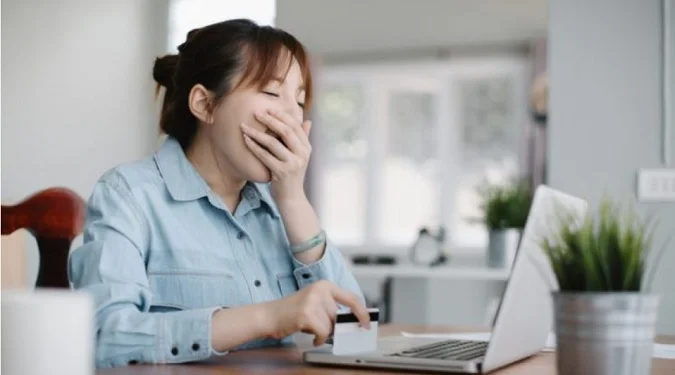 Mệt mỏi và gặp vấn đề về giấc ngủ có thể là do tuyến giáp