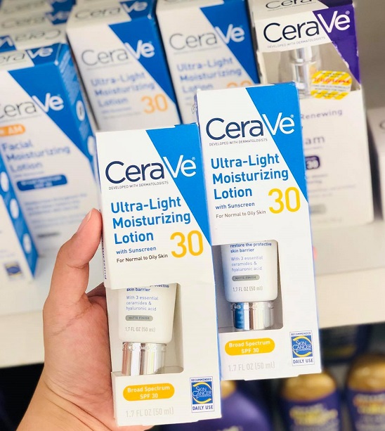 CeraVe Ultra Light Moisturizing Face Lotion SPF 30