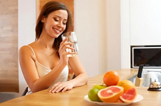 Trước khi ăn - thời điểm uống nước tốt nhất để giảm cân